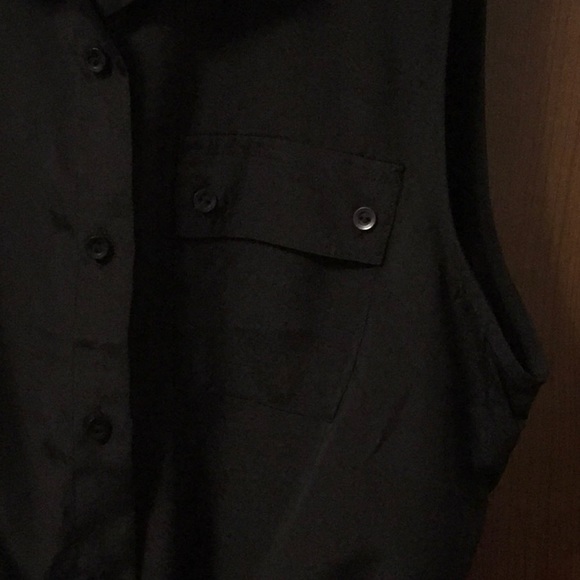 TIMING | black short sleeve blouse - Picture 2 of 3